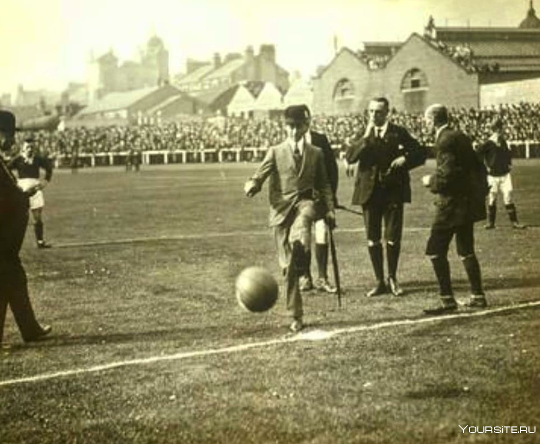 Первые турниры по футболу. Первый матч по футболу Глазго 1872. Англия Шотландия 1872. Футбол в Англии 19 век. Первый Международный матч Англия Шотландия 1872.