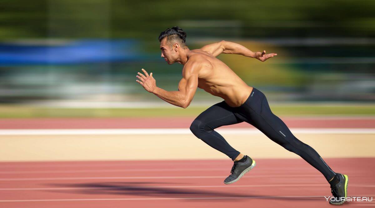 Спортсмен бежит