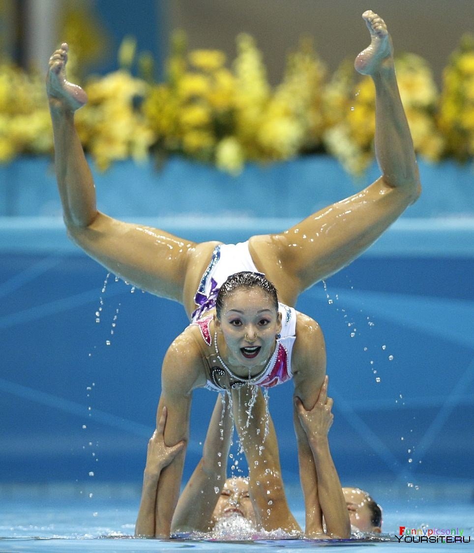 Пловчиха синхронного плавания