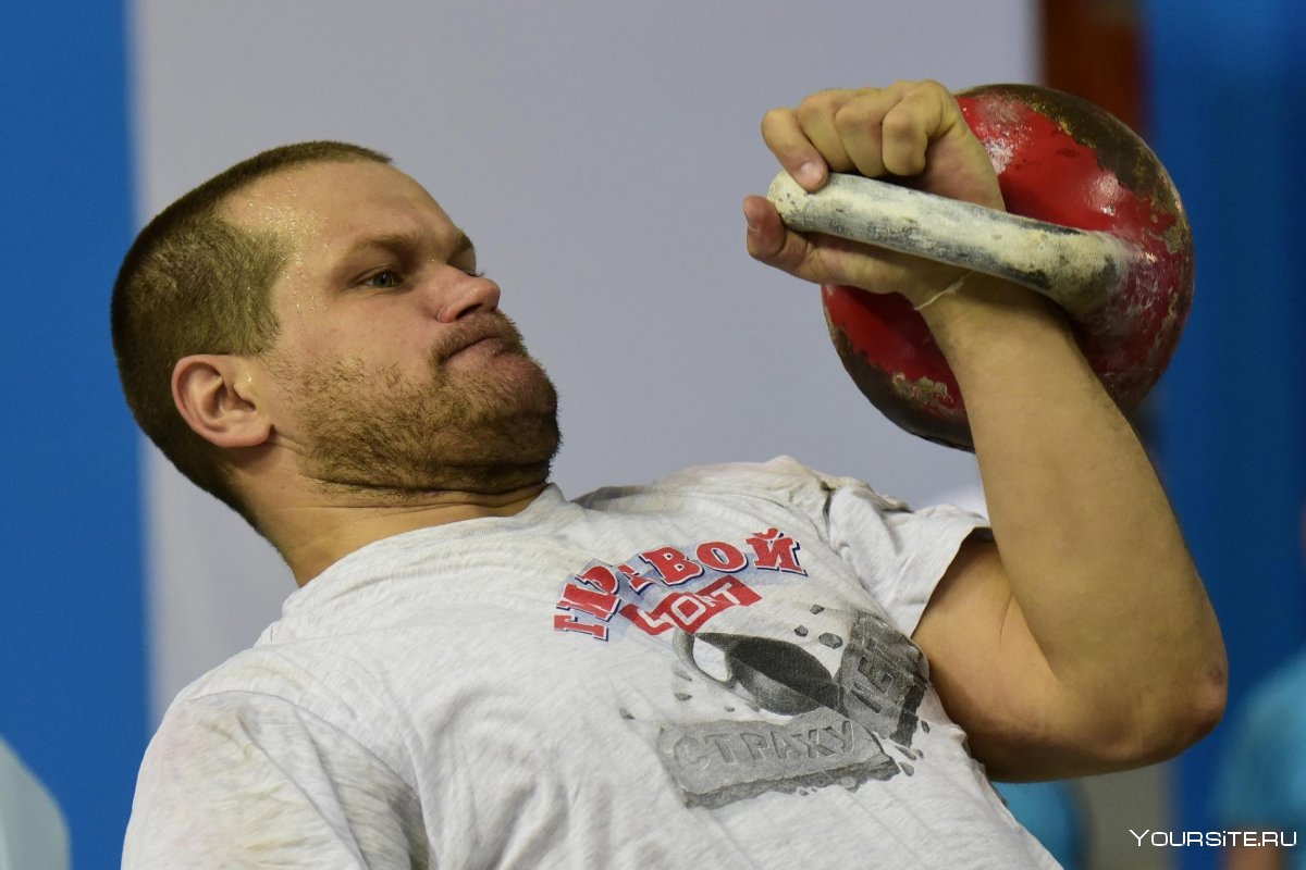 Спортсмен со штангой