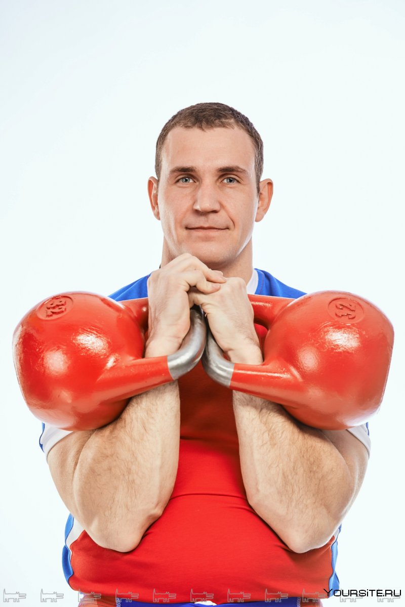 Спортсмен с гирями