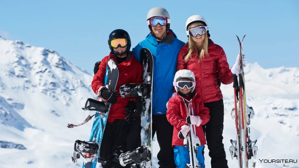 Семья на горных лыжах