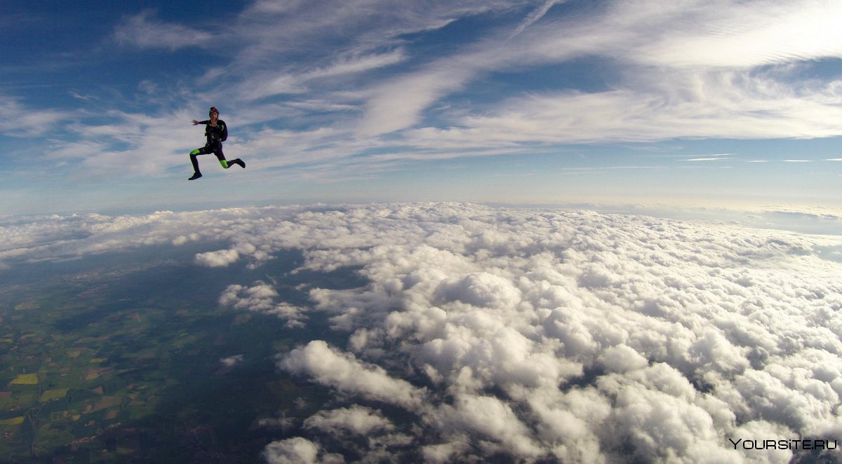 Прыжок с парашютом в облака