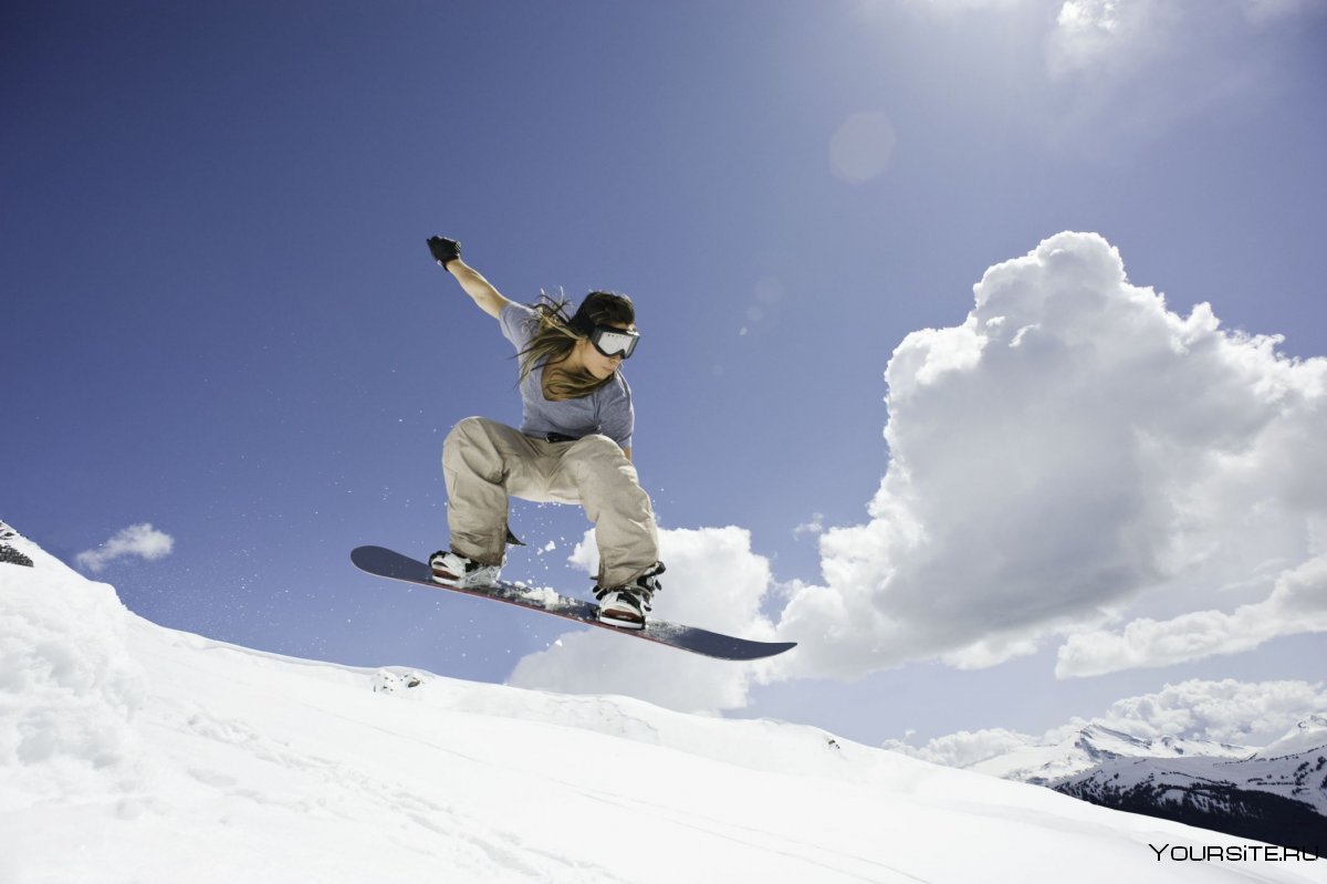 Сноубордист в прыжке