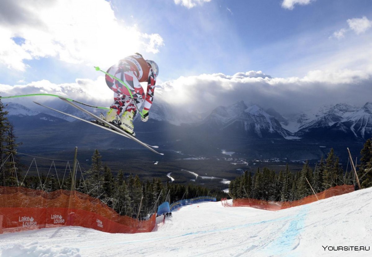 Скоростной спуск горнолыжный спорт трасса