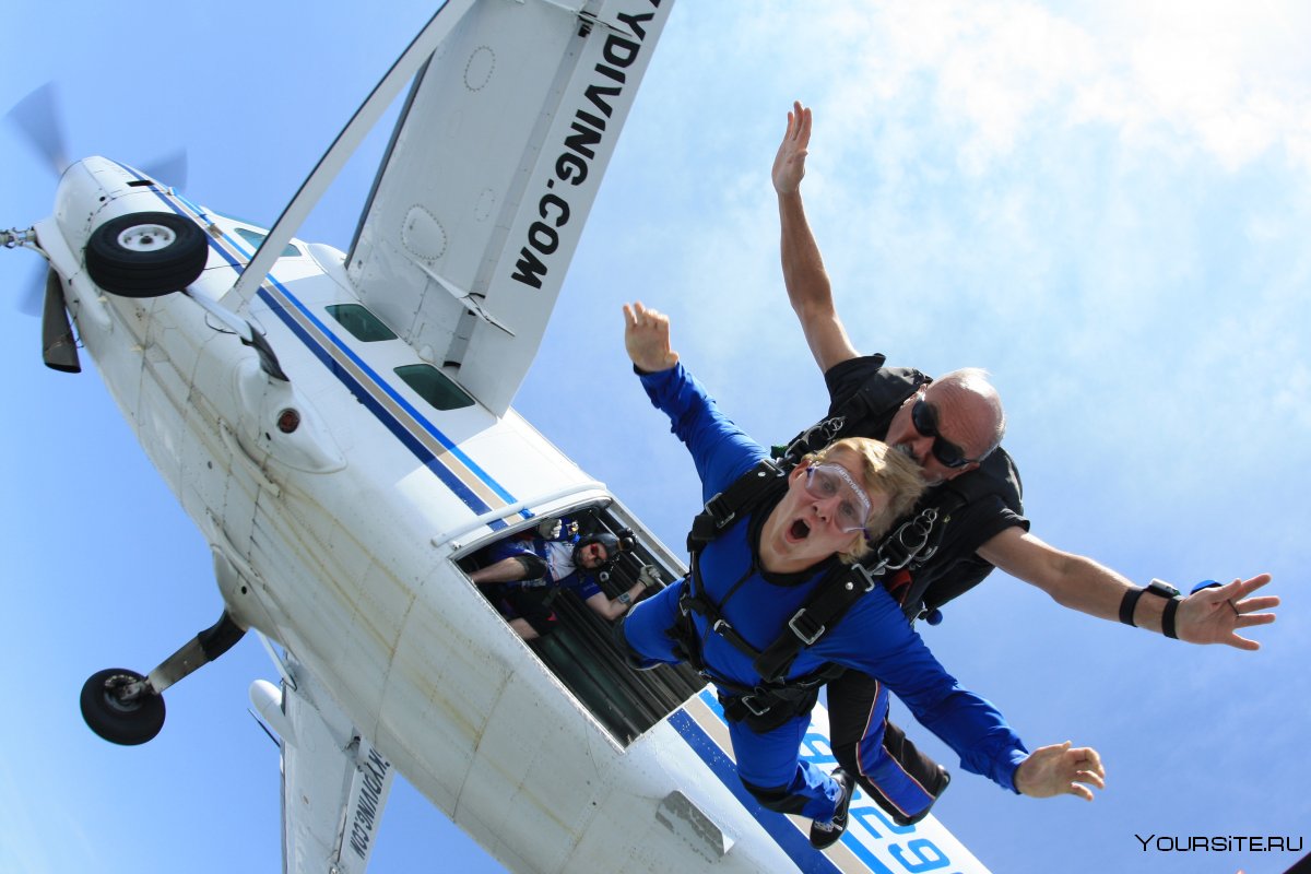 Jump out of a plane фото