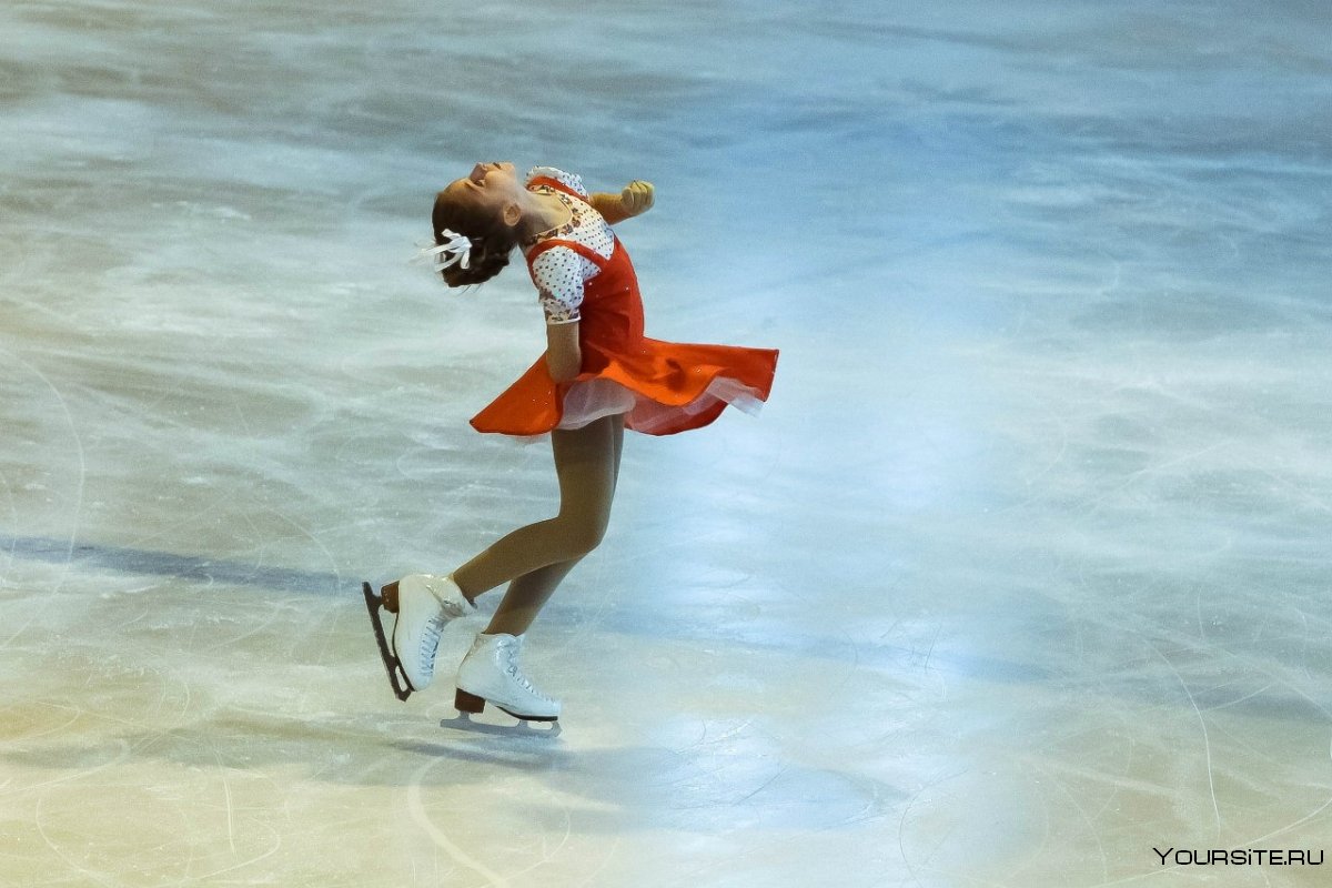 Фигуристка на коньках