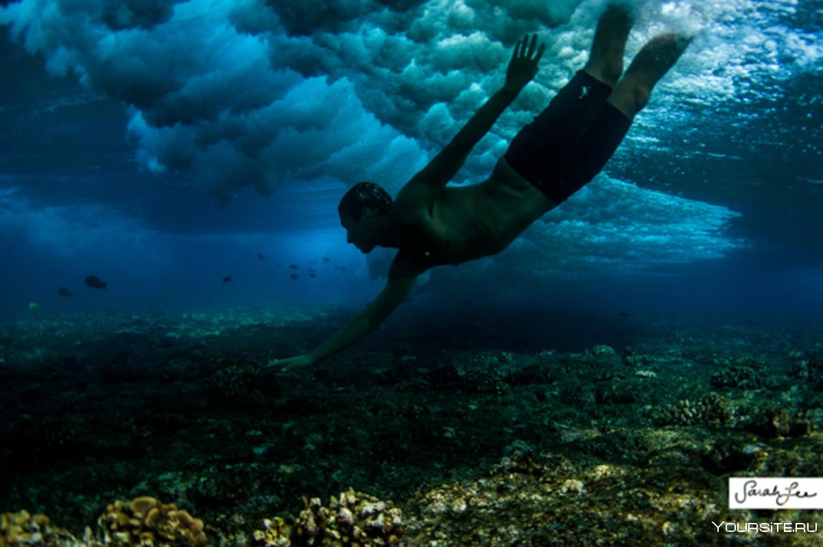 Фотограф мужчина под водой