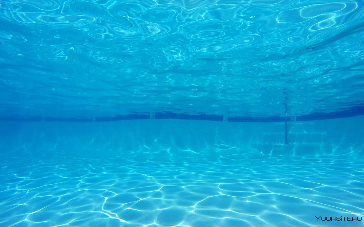 Красивая вода в бассейне