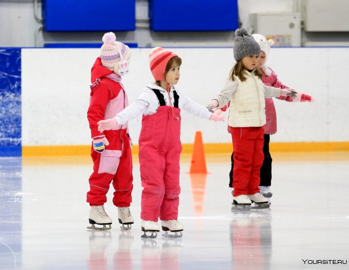 Дошкольники на коньках