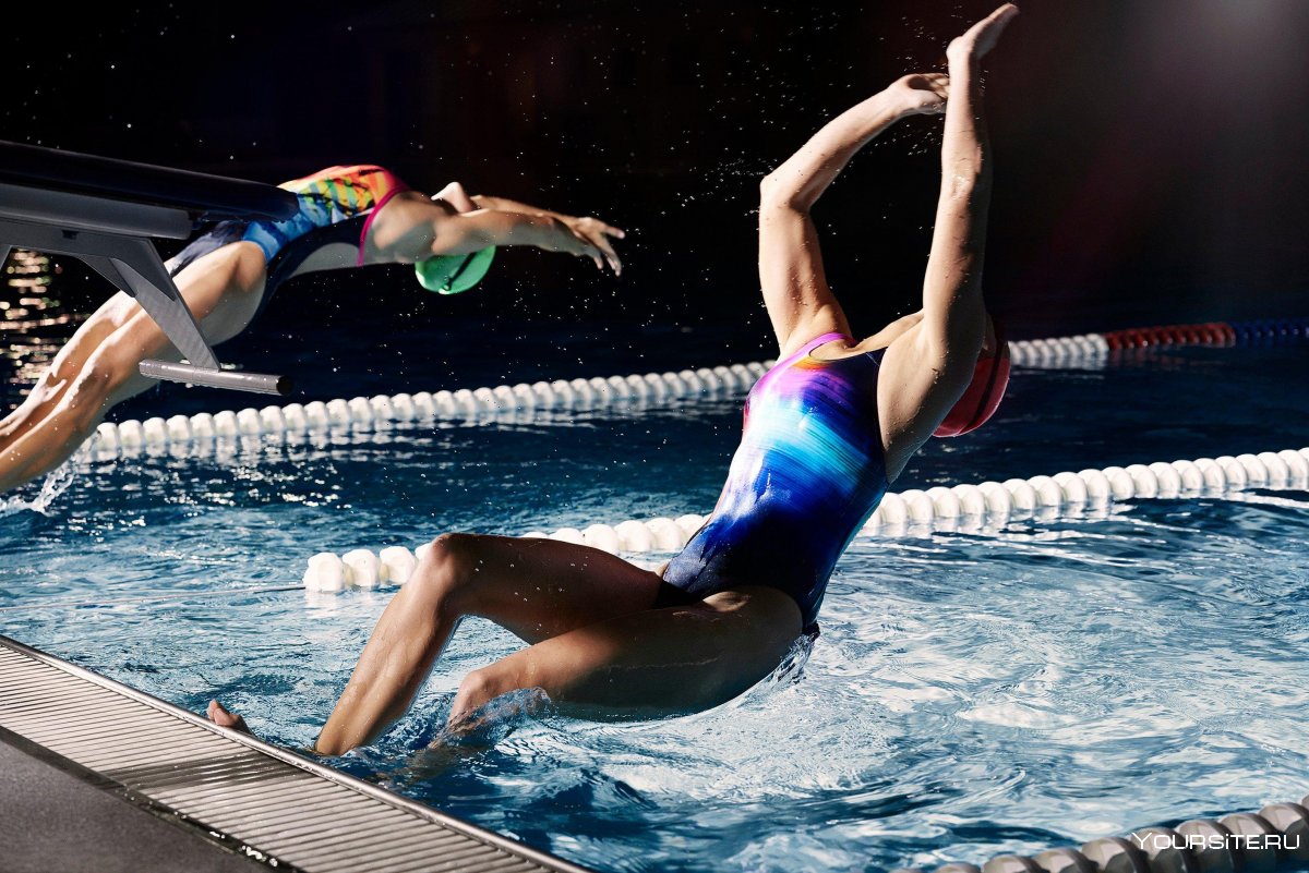 Плавание девушки спорт