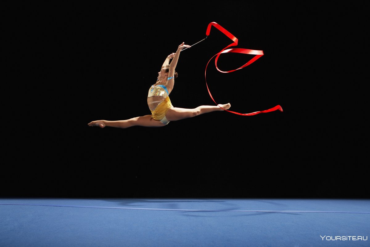 Гимнастка с лентой на черном фоне