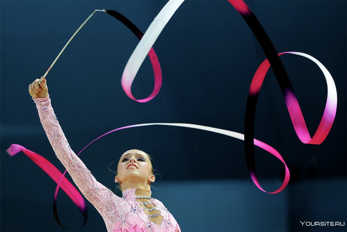 Гимнастка с лентой