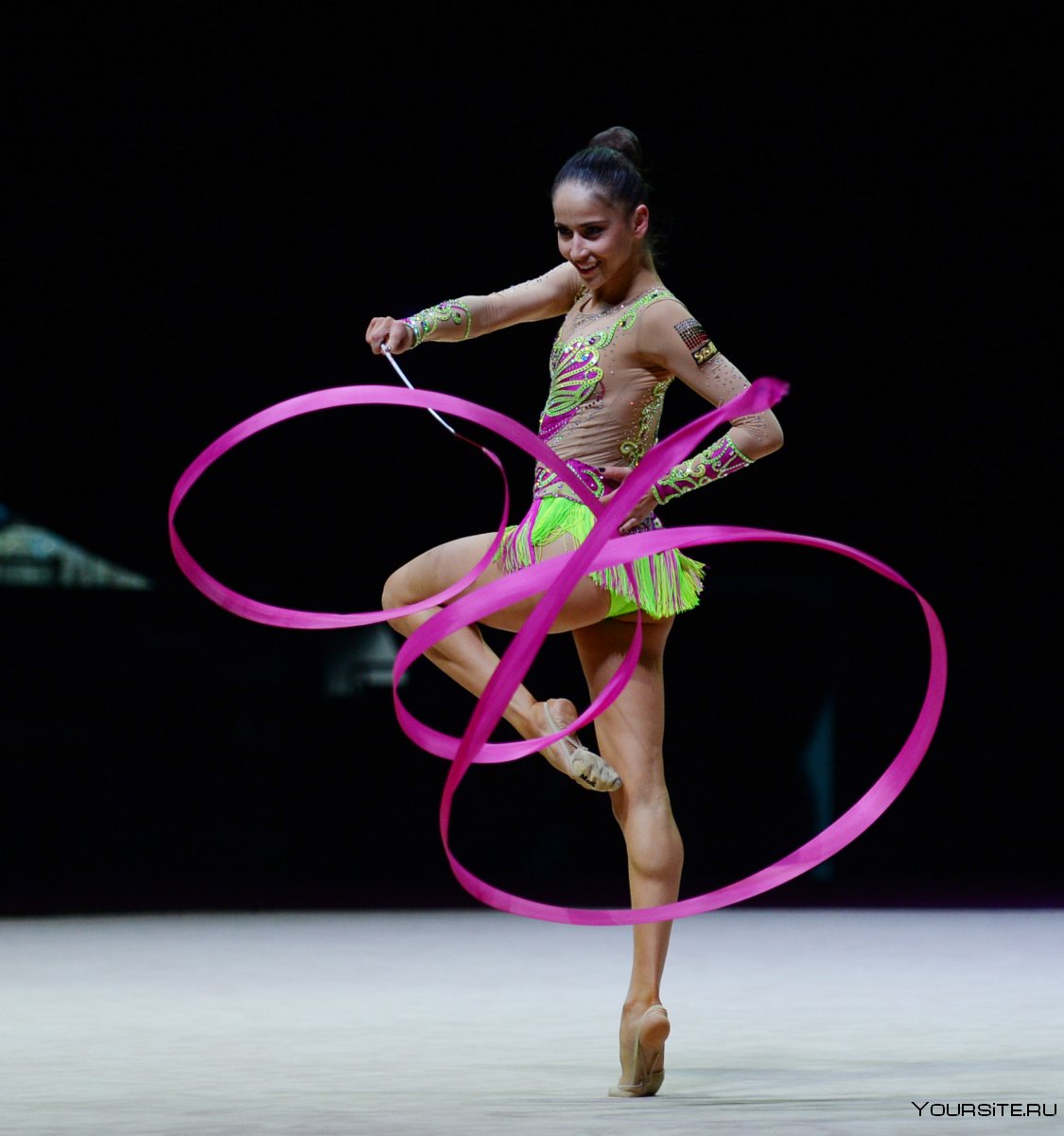 Художественная гимнастика лента выступление