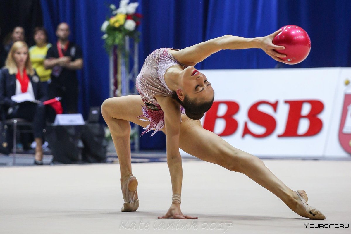 Алекс Савова болгарская гимнастка
