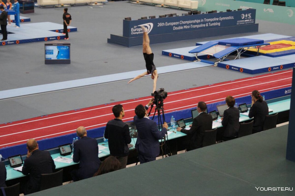 Акробатика на акробатической дорожке