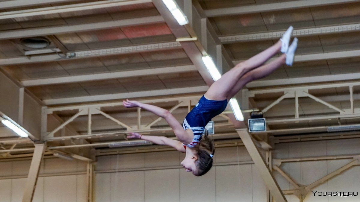 Елена Краснокутская прыжки на батуте