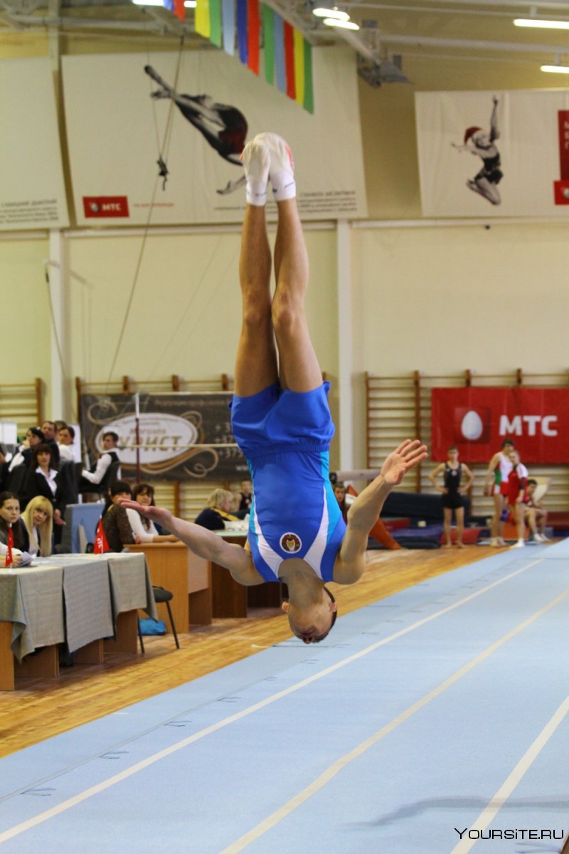 Спортивная акробатика прыжки на дорожке