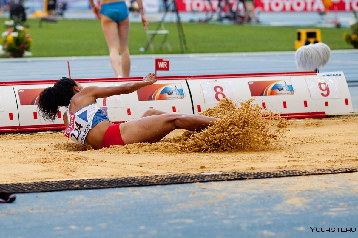Легкая атлетика прыжки в песок