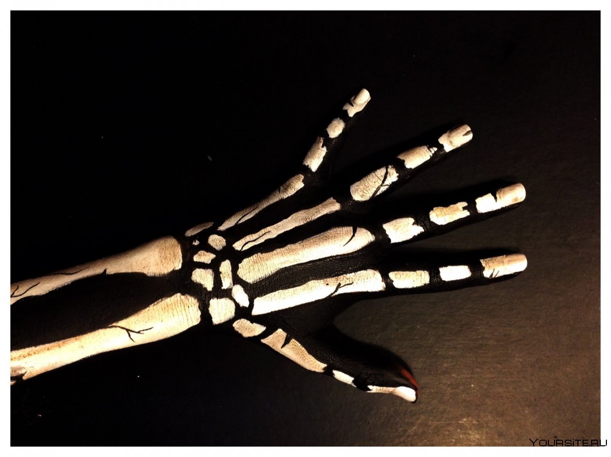 Протянутая рука скелета