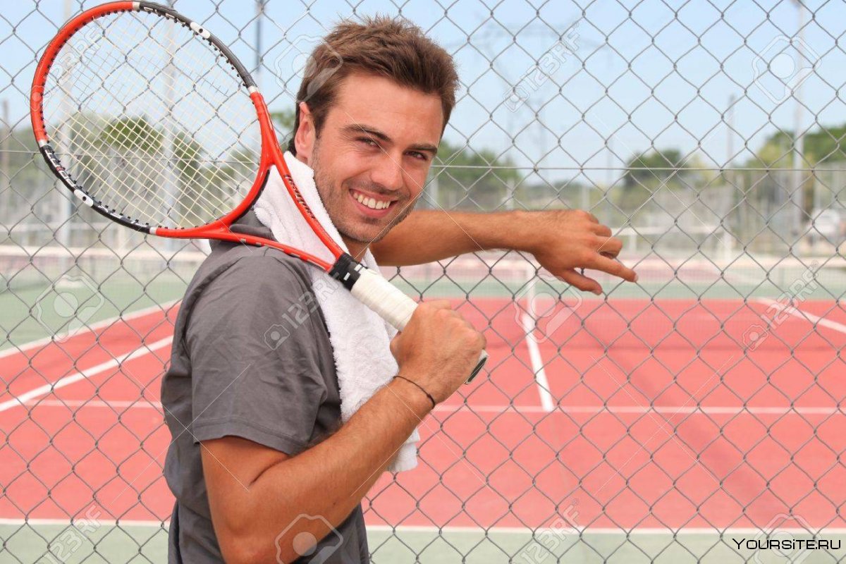 Мужская фотосессия на теннисном корте