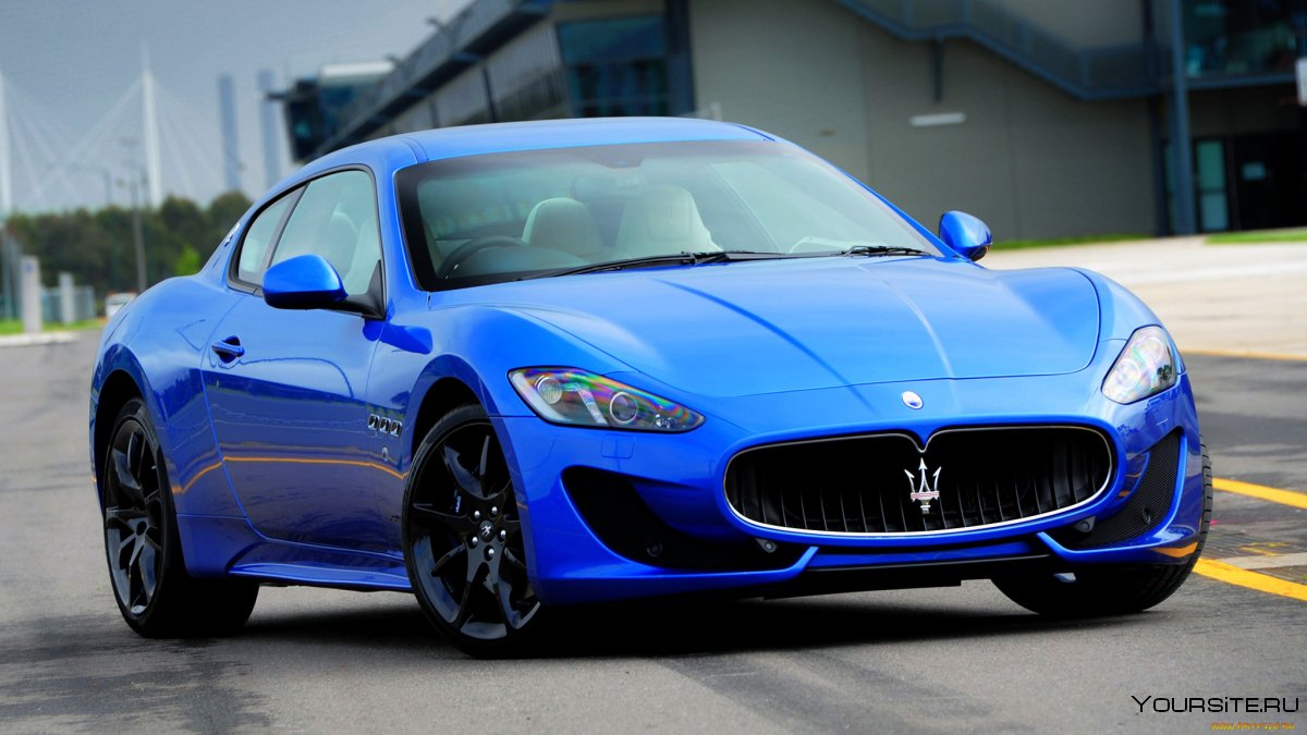 Синий Maserati Gran Turismo