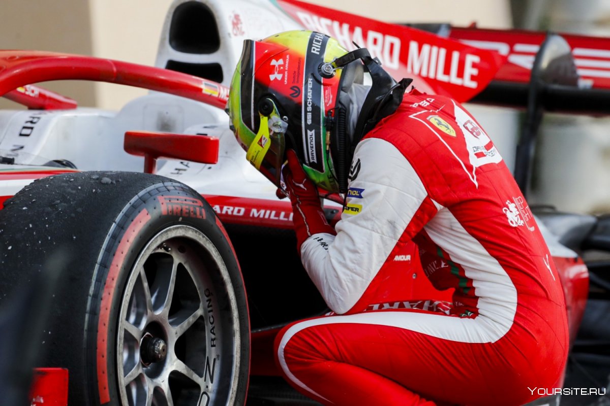 Михаэль Шумахер за рулём Ferrari f2004