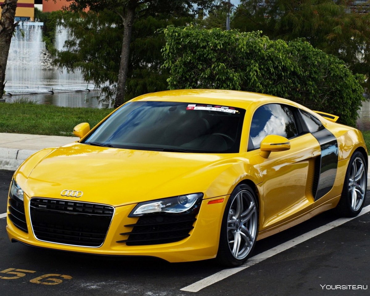 Желтый Ауди r8 Audi