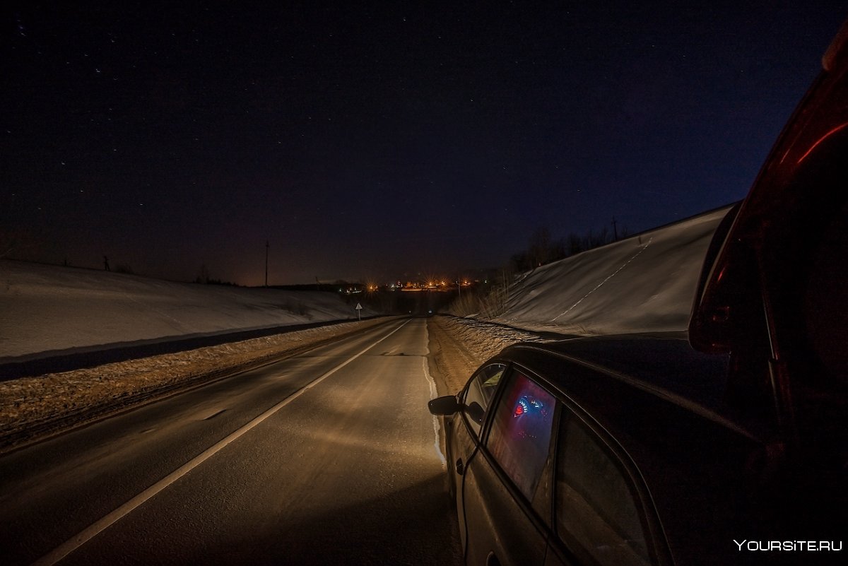 Дорога ночью из машины
