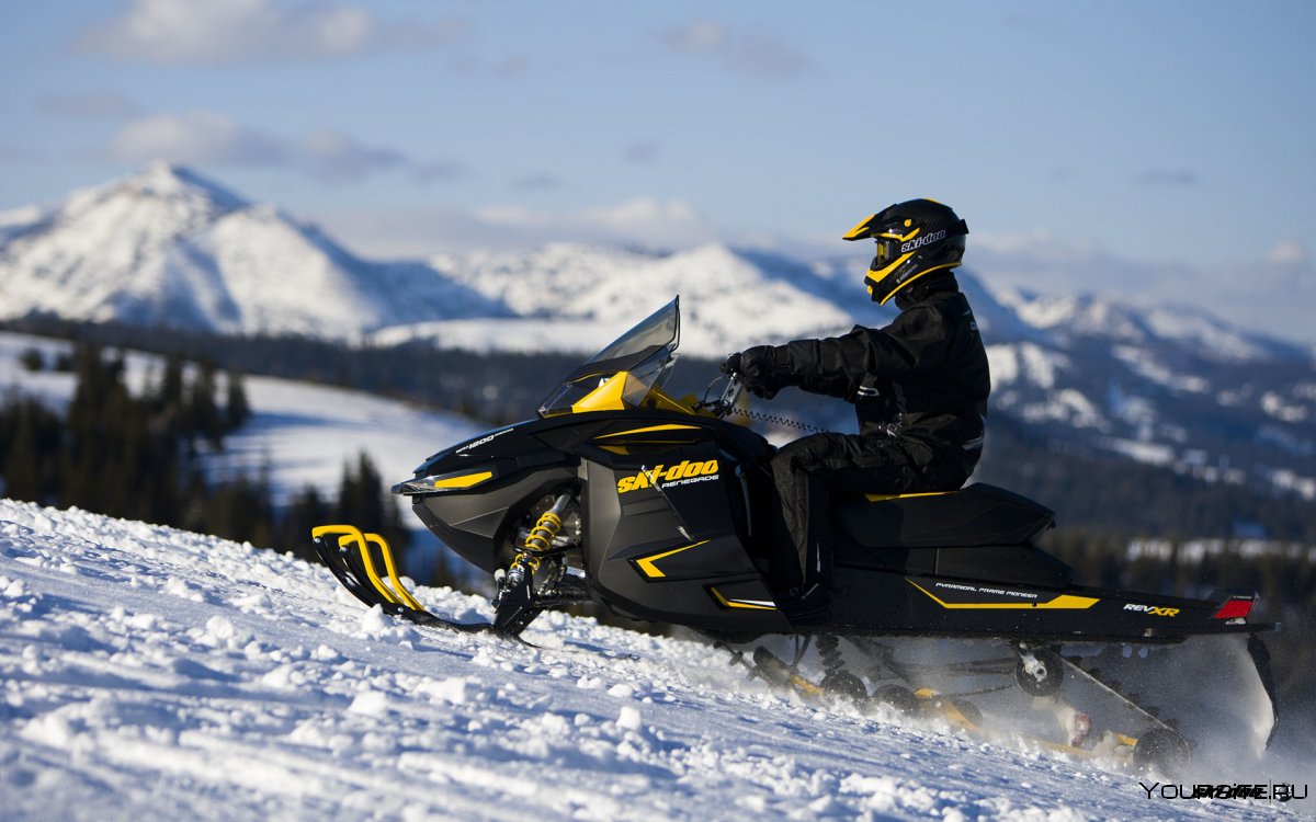 Спортивный снегоход Ski Doo