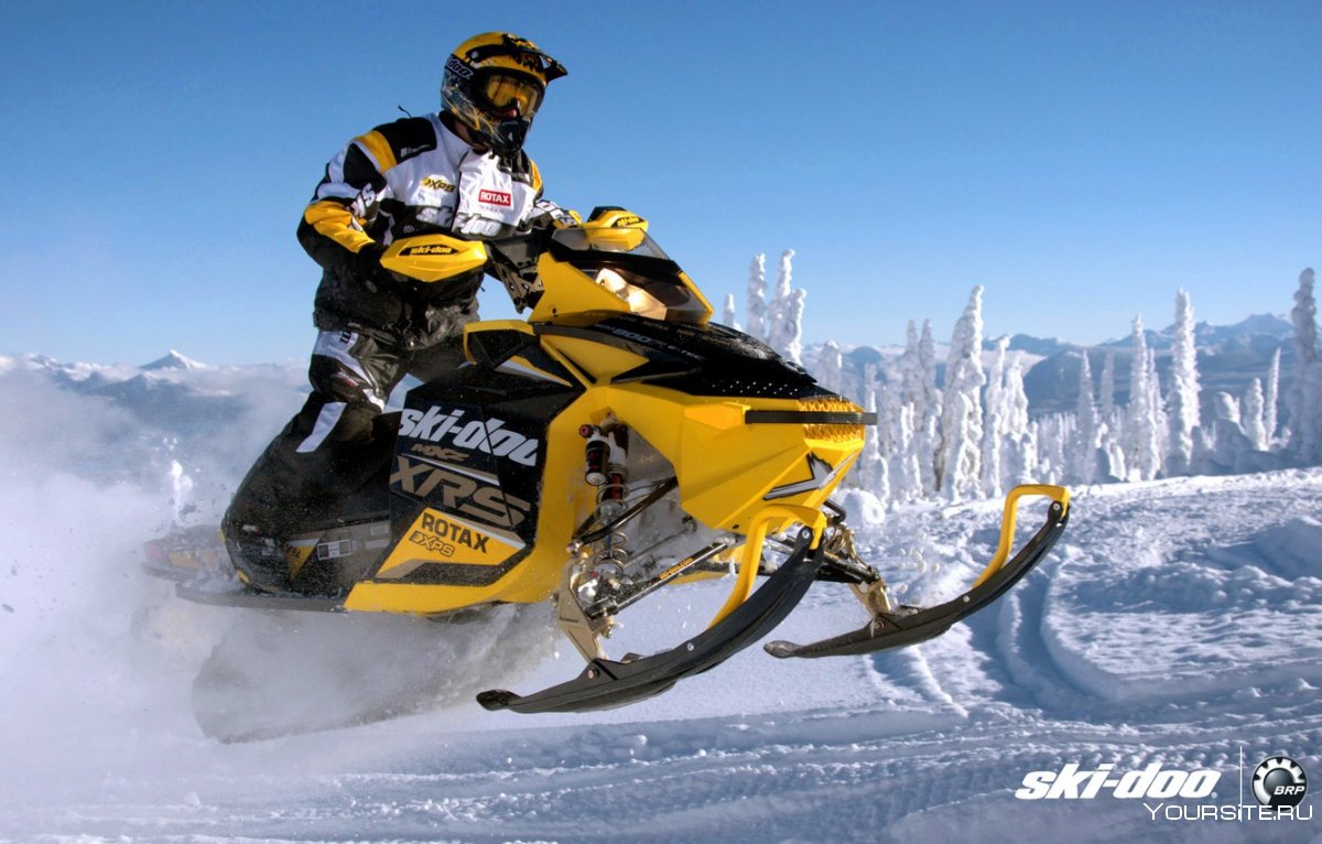 Спортивный снегоход Ski Doo