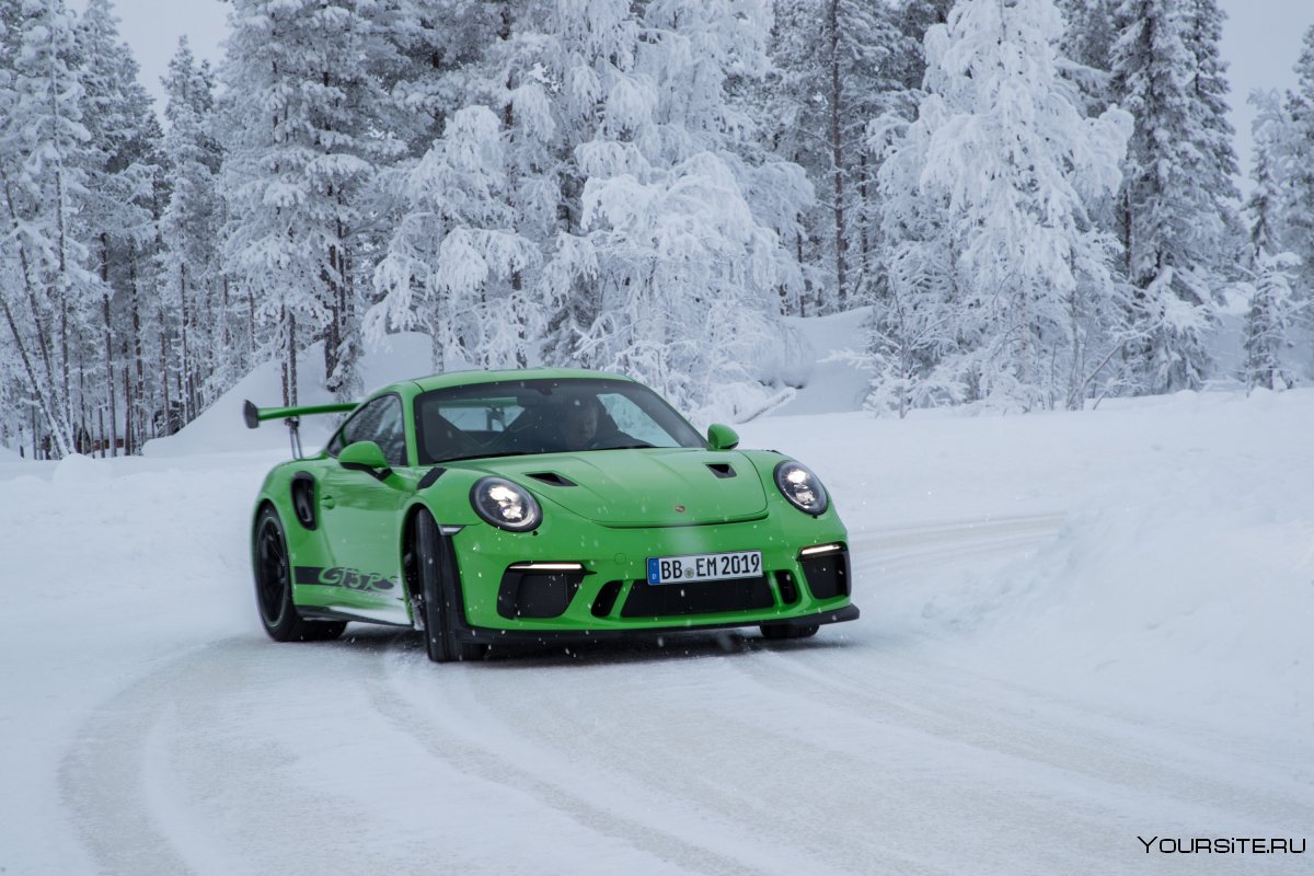 Porsche 911 gt3 Snow