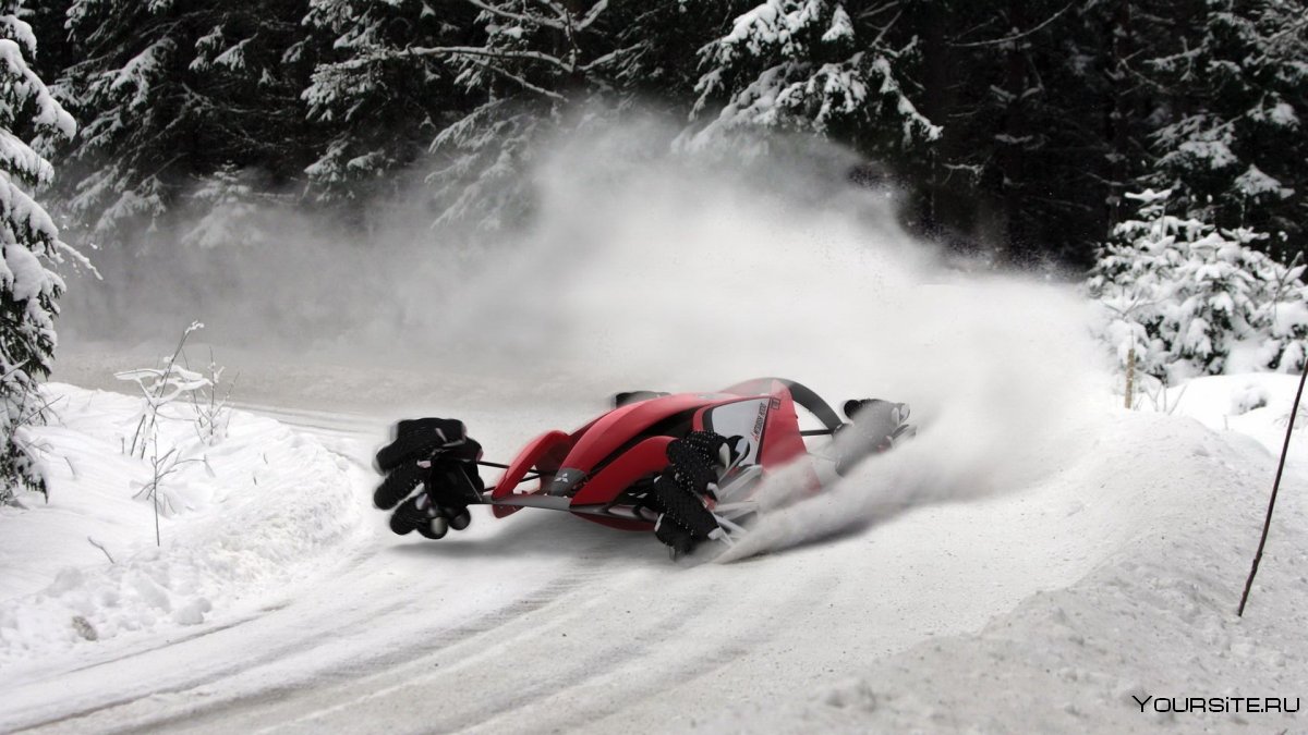 Машина на фоне снега