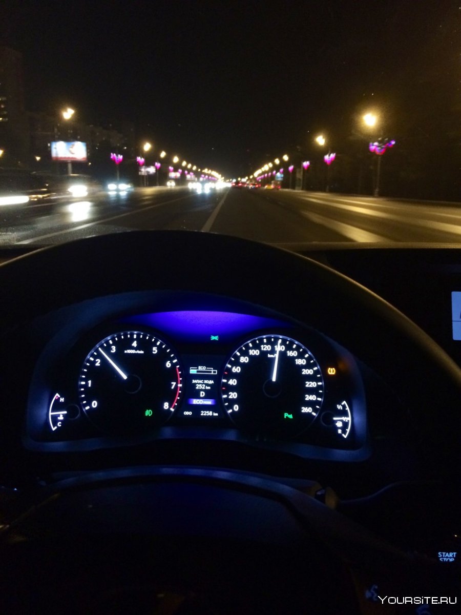 Ночная дорога за рулем