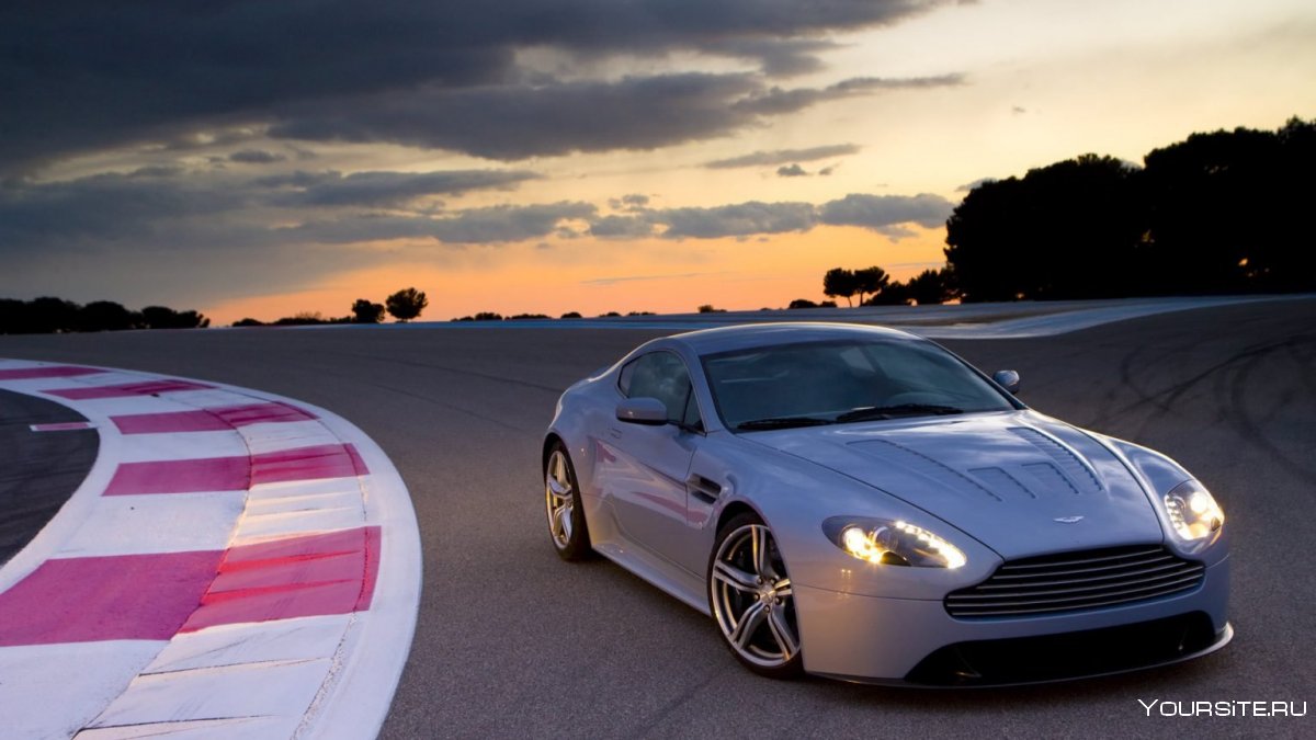 Aston Martin 30