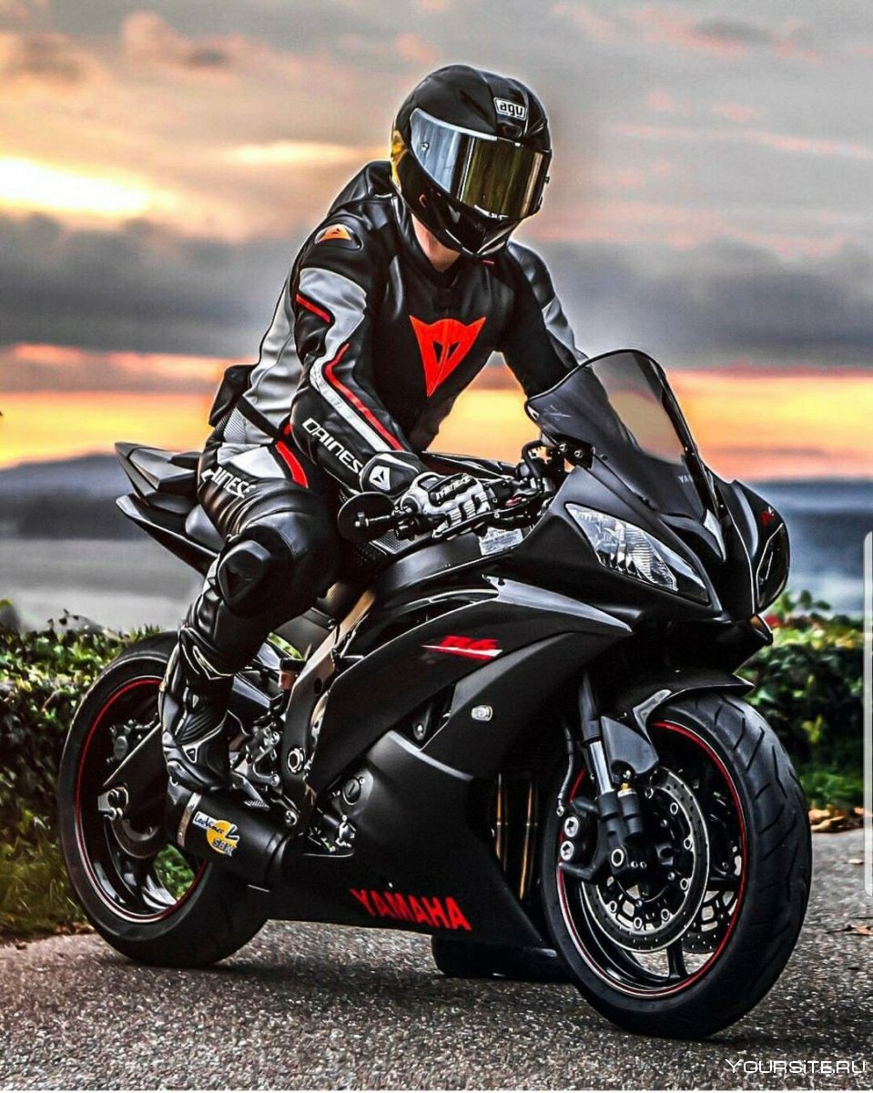 Yamaha r6 черный с мотогонщиком