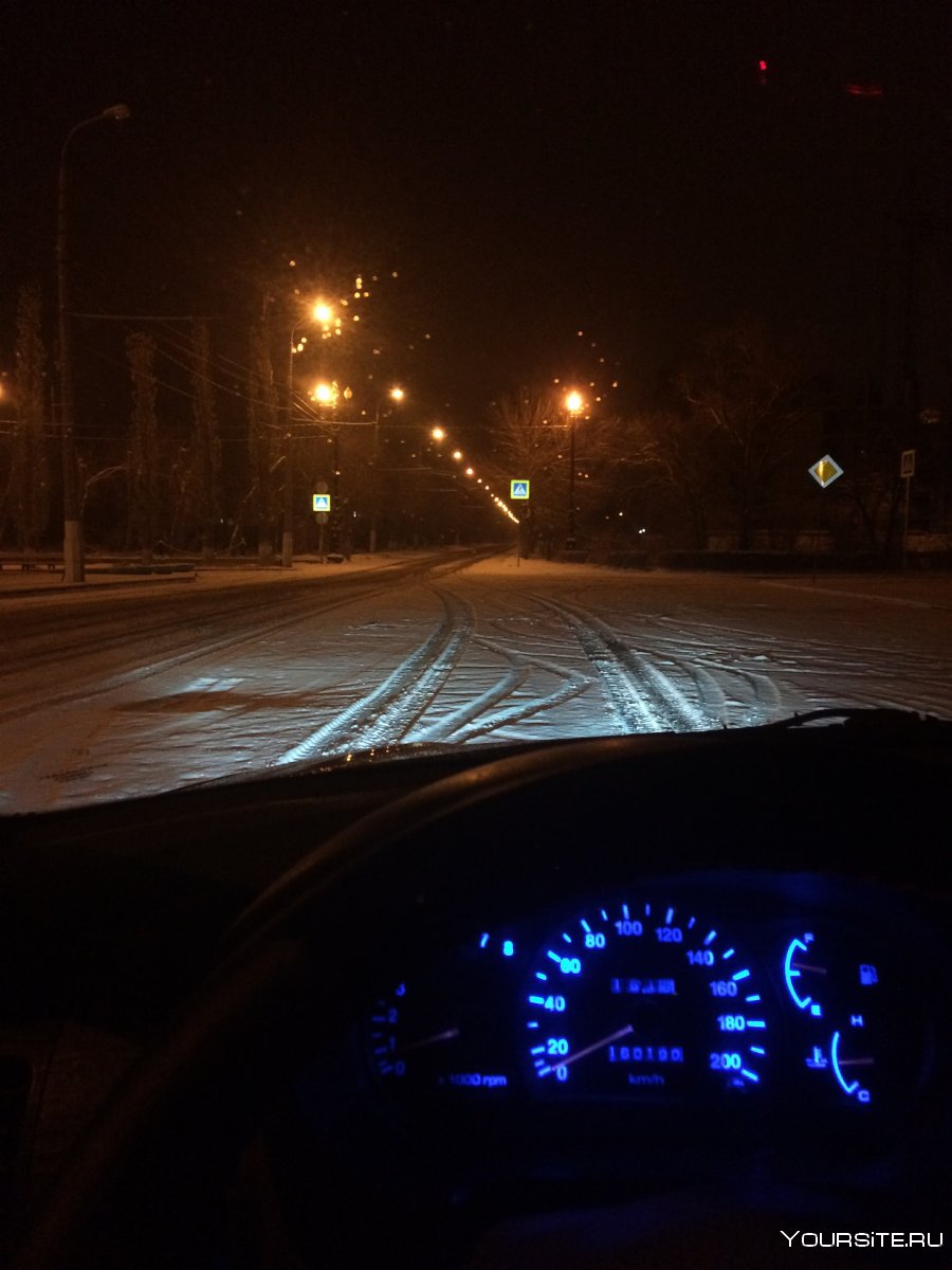 Ночной Воронеж из машины зимой