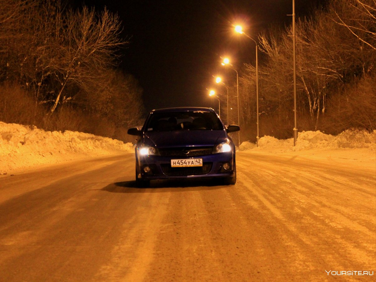 Машина вечером зимой