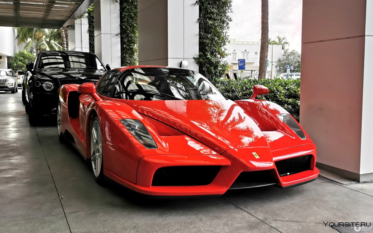 Enzo Ferrari машина