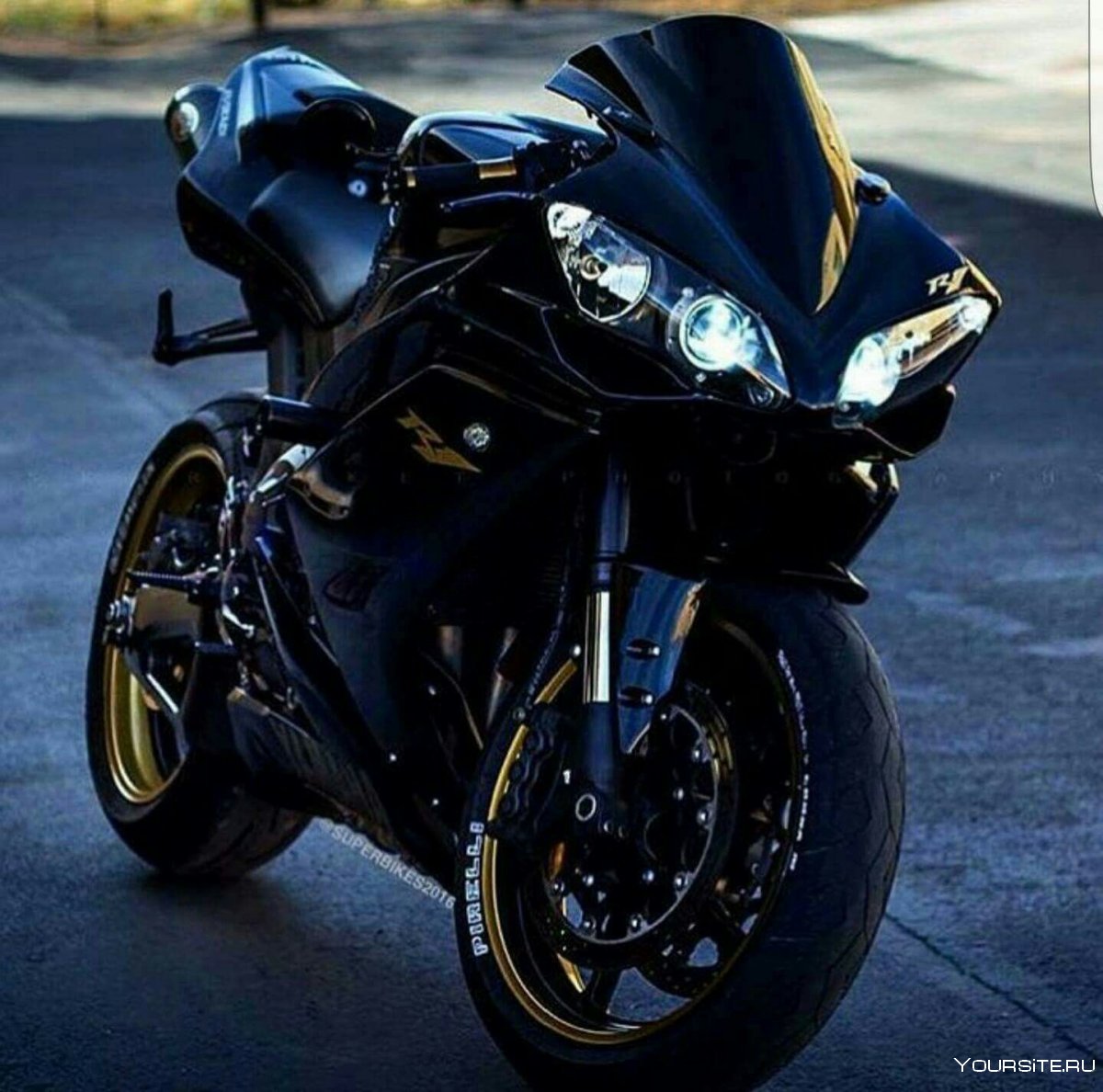 Мотоцикл Ямаха р1 черный