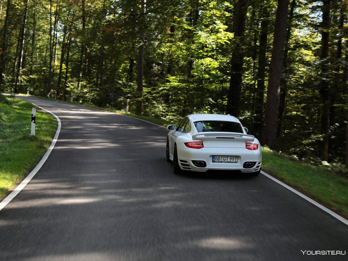 Porsche 911 на дороге