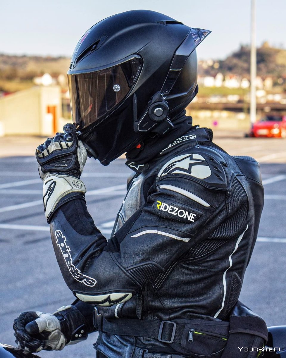 Парня на мотоцикле в шлеме (44 фото)
