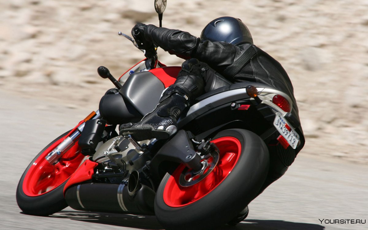 Мотоцикл с красными дисками