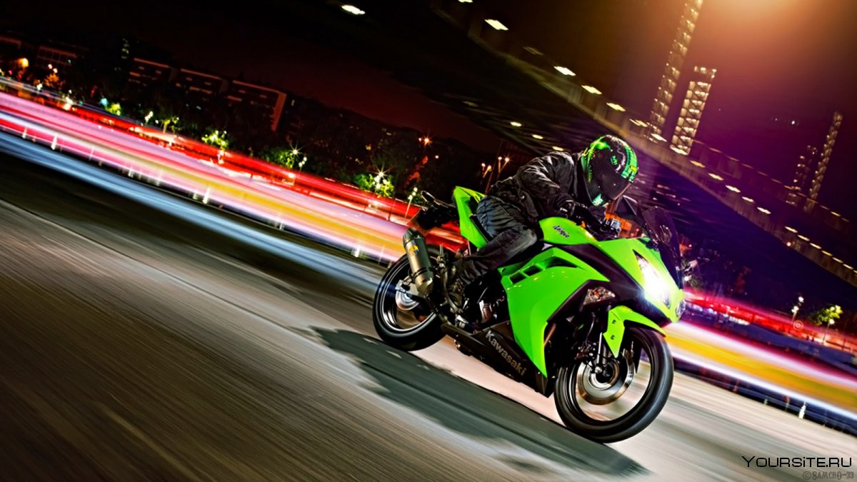 Kawasaki Ninja 300 с мотоциклистом