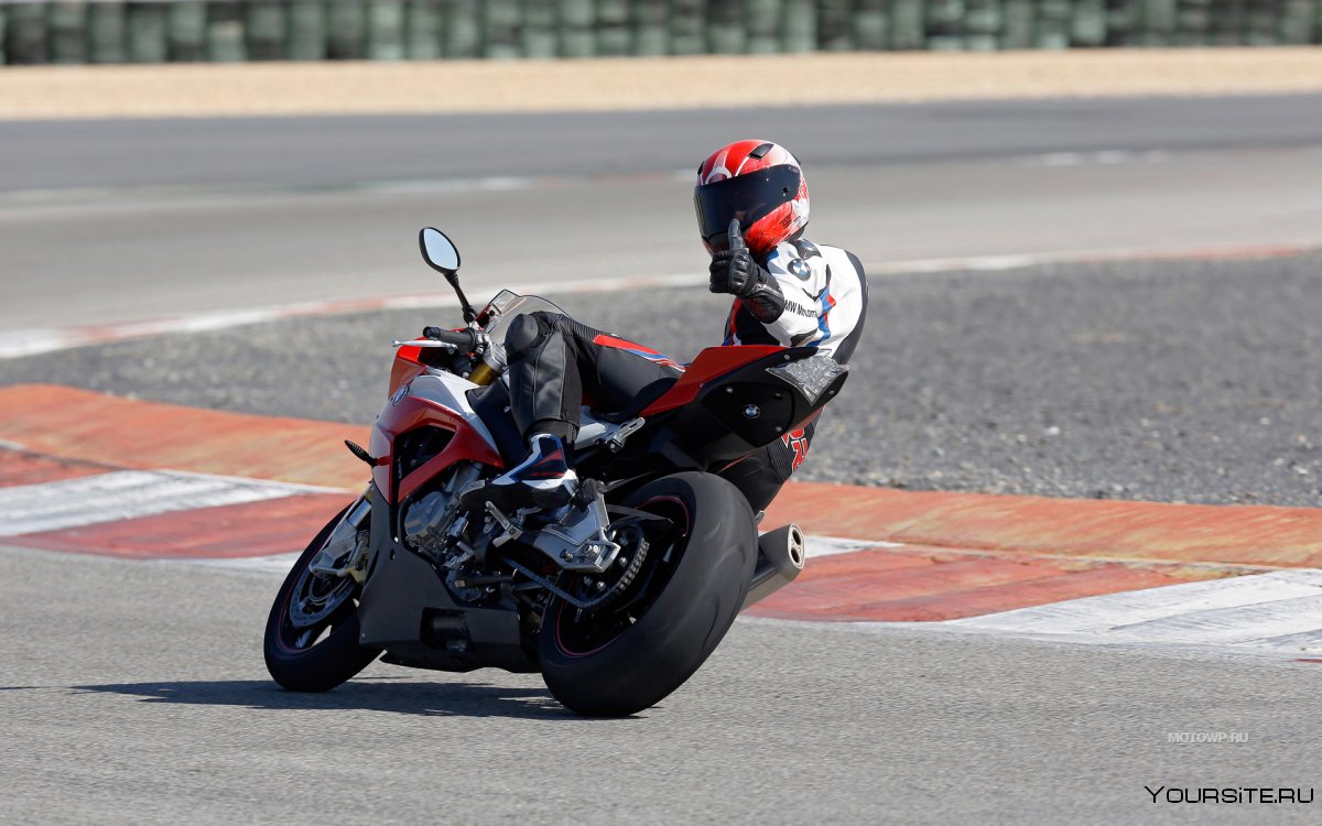 Мотоциклист на BMW s1000rr