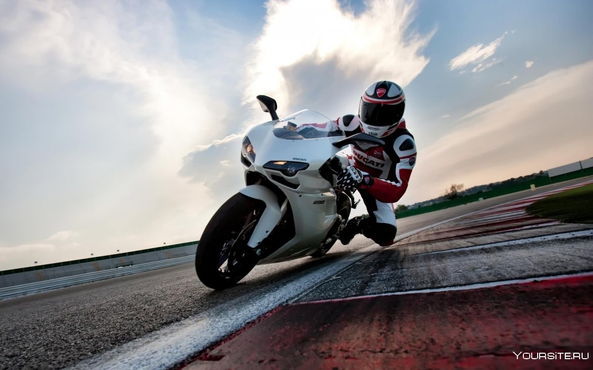 Мотоцикл гонщика