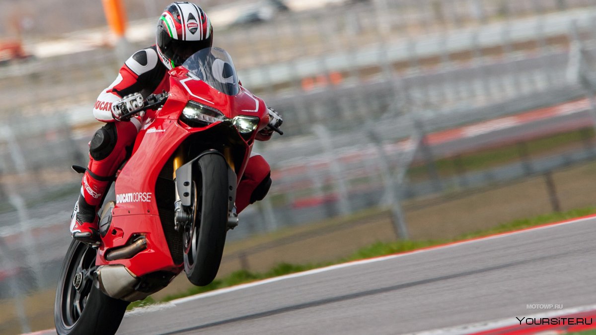 Мотоцикл на заднем колесе