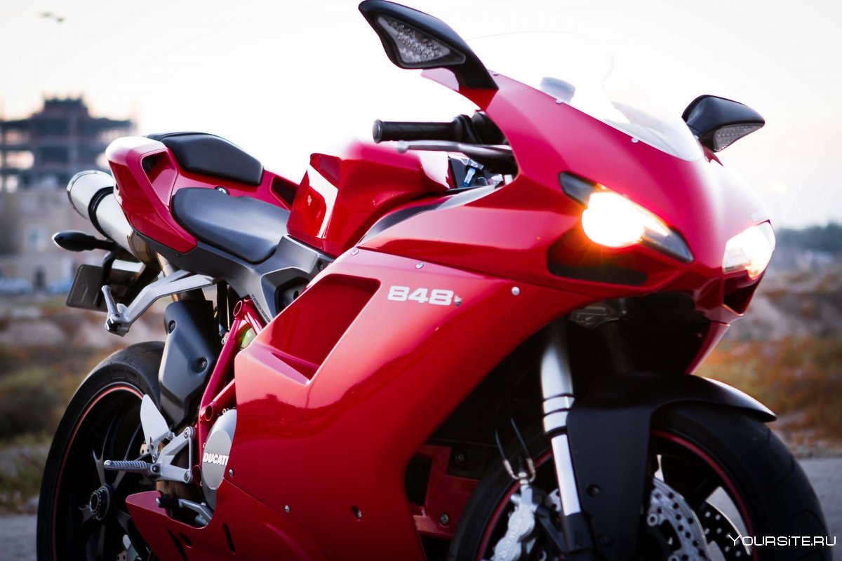 Ducati красный