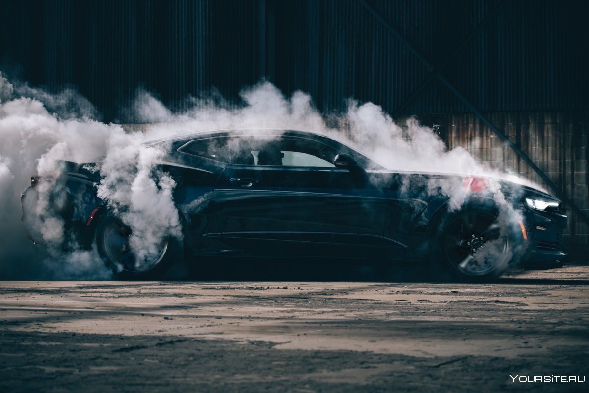 Автомобиль в дыму
