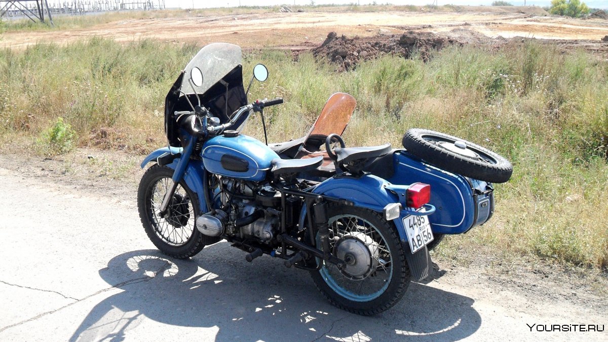 Мотоцикл Урал с коляской черный